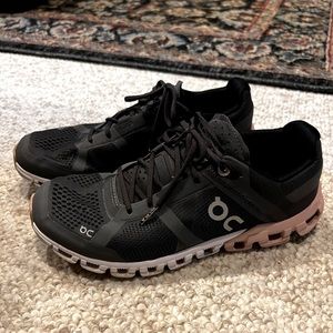 Woman’s ON shoes size 6.5